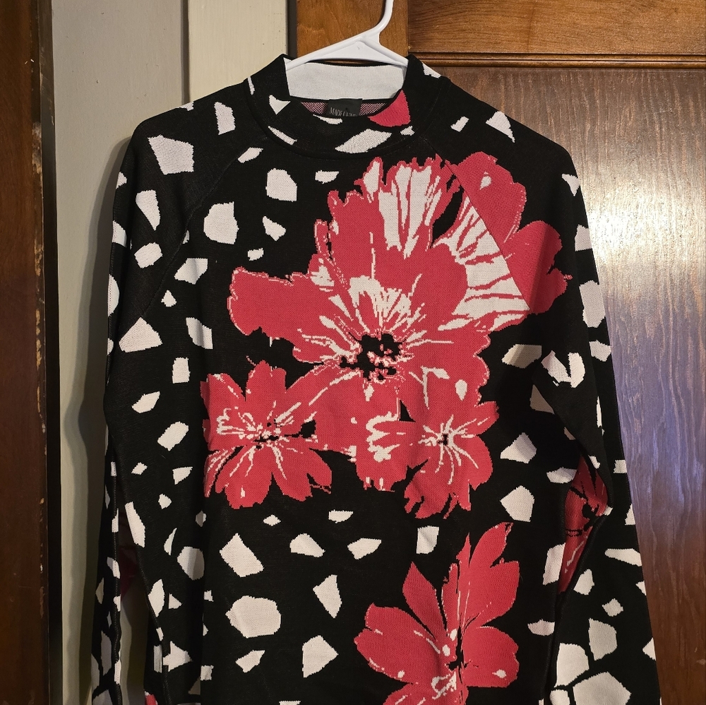 Floral sweater size Medium